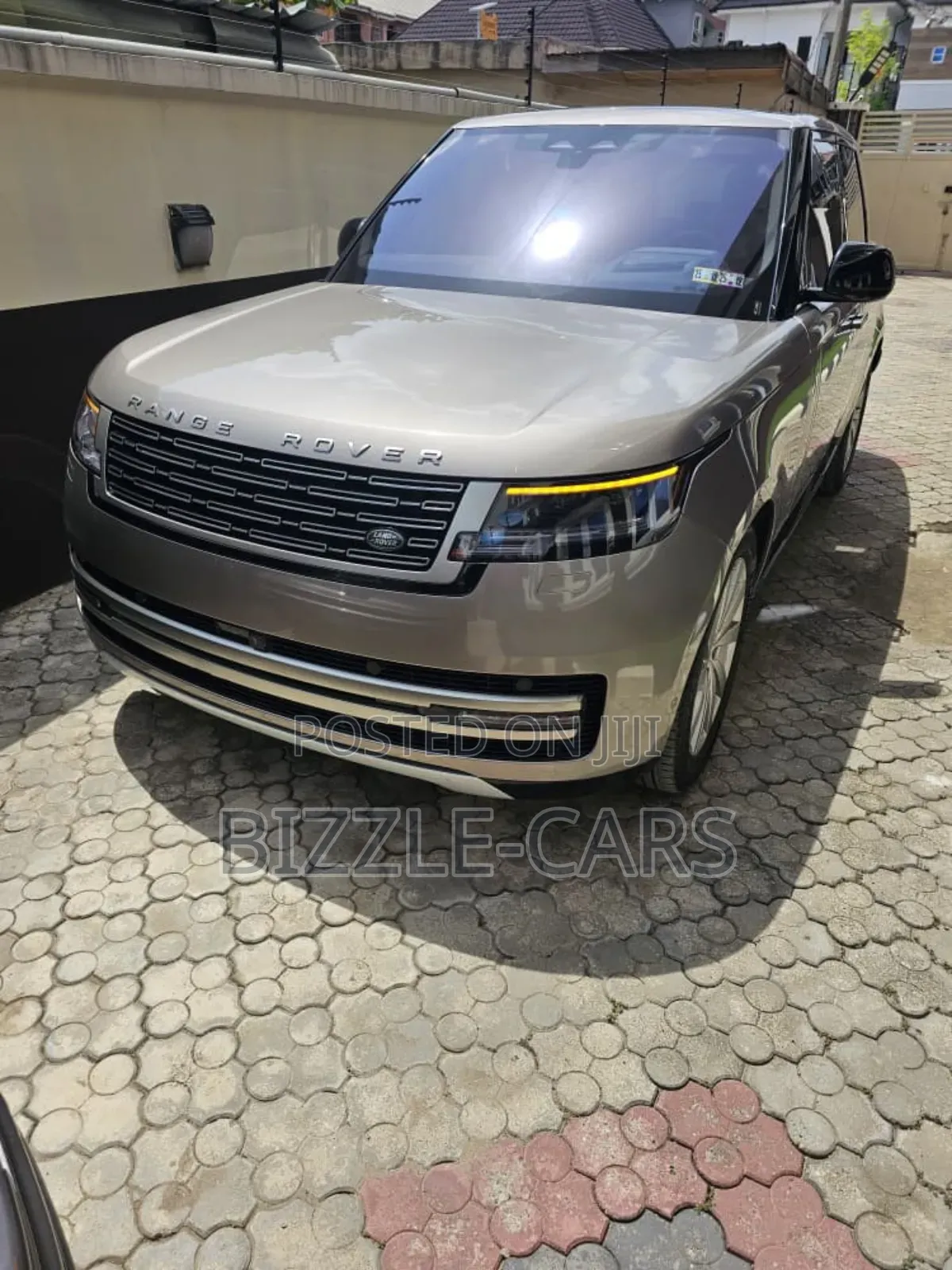 Land Rover Range Rover Vogue 2025 Gold