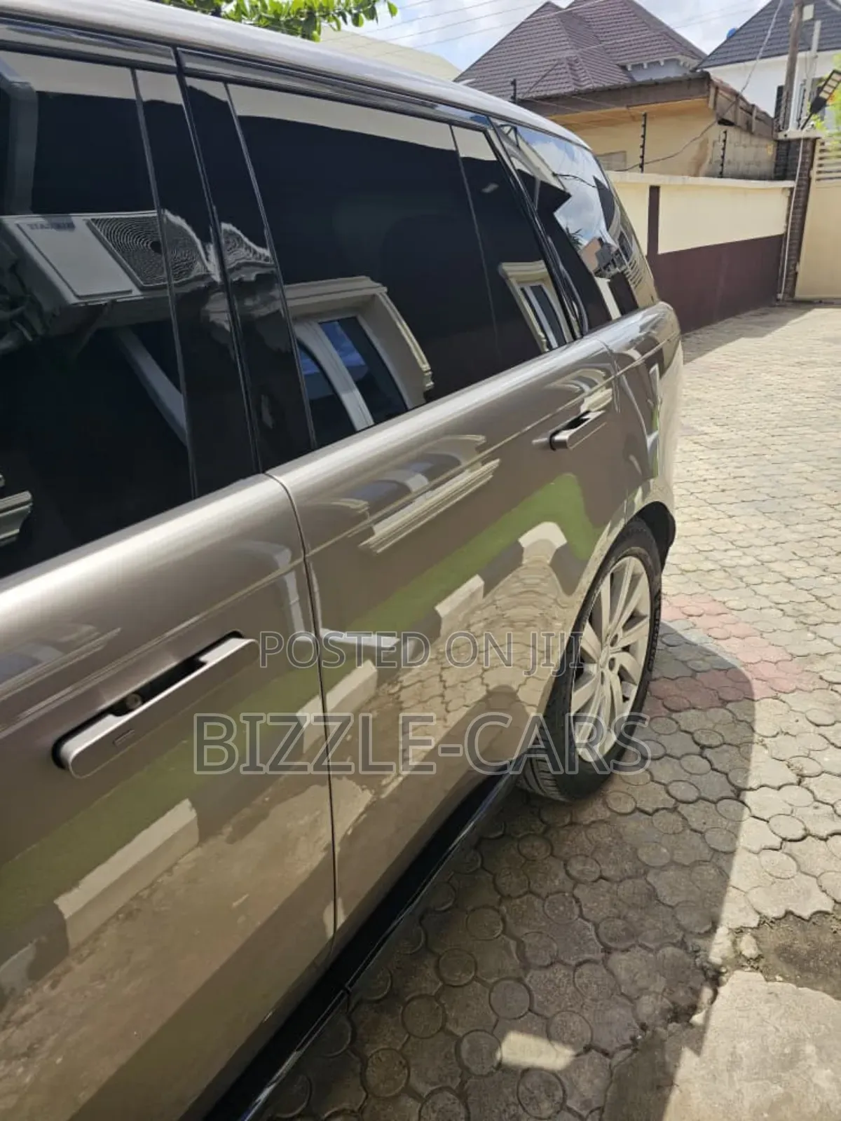 Land Rover Range Rover Vogue 2025 Gold