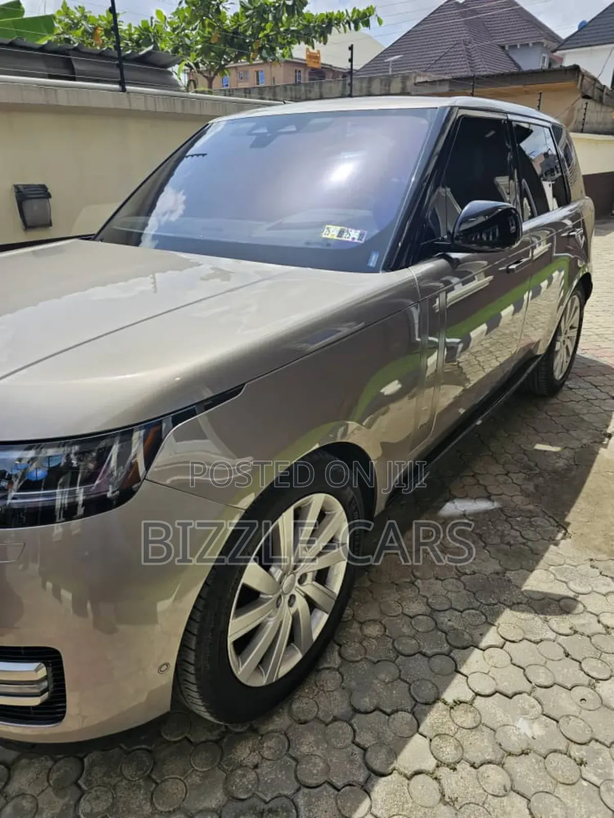 Land Rover Range Rover Vogue 2025 Gold