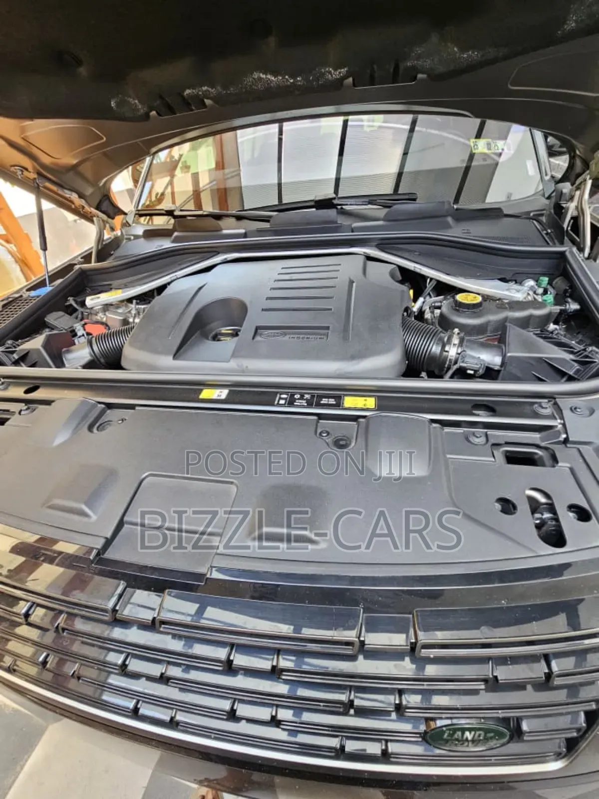 Land Rover Range Rover Vogue 2025 Gold