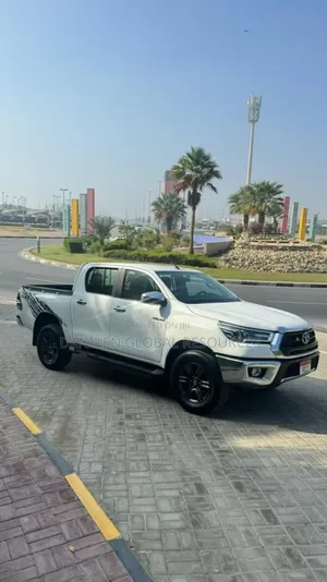 Toyota Hilux Revo Double Cab Petrol 2.7 AWD 2021 White