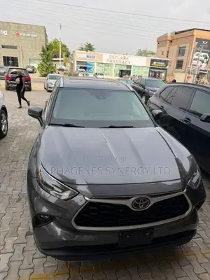 Toyota Highlander XLE AWD 2023 Green