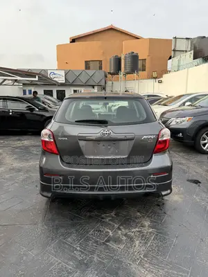 Toyota Matrix S Hatchback AWD (2.4L 4cyl 4A) 2011 Gray