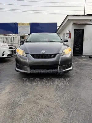 Toyota Matrix S Hatchback AWD (2.4L 4cyl 4A) 2011 Gray