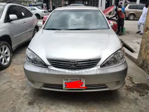 Toyota Camry LE 4dr Sedan (2.4L 4cyl 5A) 2005 Silver