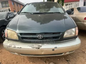 Toyota Sienna XLE 2002 Blue