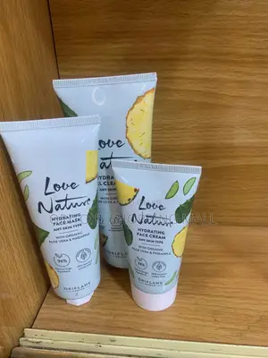 Love Nature Hydrating Gel Cleanser With Organic Aloe Vera Pineapple