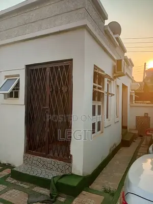 5bdrm Penthouse in Minna for sale