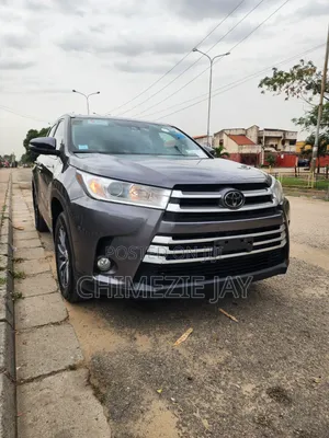Toyota Highlander XLE 4x4 V6 (3.5L 6cyl 8A) 2018 Gray