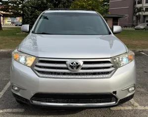Toyota Highlander SE 3.5L 2WD 2013 Silver