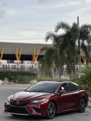 Toyota Camry SE FWD (2.5L 4cyl 8AM) 2018 Red