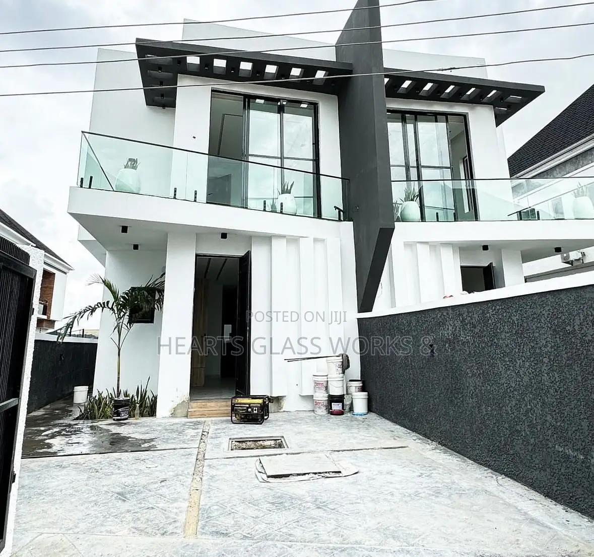 Modern Railings for a Refined Outdoor Look.