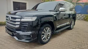 New Toyota Land Cruiser LC300 2025 Black