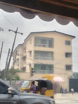 3bdrm Apartment in Adeniyi Jones for rent