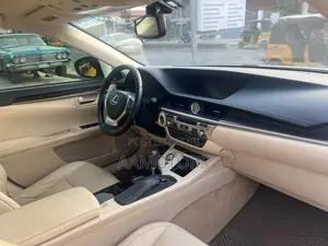 Lexus ES 350 FWD 2015 White