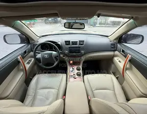Toyota Highlander Limited 2010 Gold
