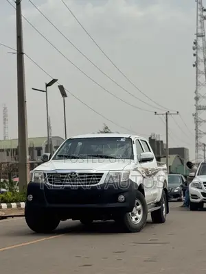 Toyota Hilux 2011 White