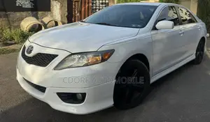 Toyota Camry SE 4dr Sedan (2.5L 4cyl 6A) 2011 White