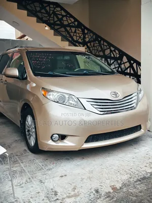 Toyota Sienna XLE 8 Passenger 2012