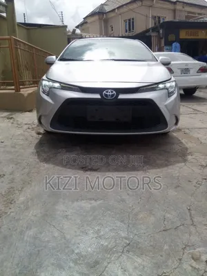 Toyota Corolla XLE 2021 Silver