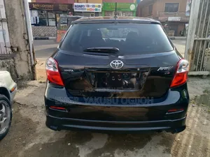 Toyota Matrix S Hatchback FWD (2.4L 4cyl 5A) 2009 Black