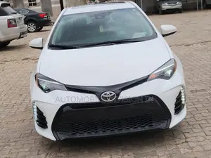 Toyota Corolla XSE (1.8L 4cyl 2A) 2018 White