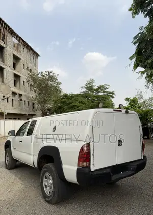 Toyota Tacoma PreRunner V6 4dr Access Cab 6.1 ft. SB (4.0L 6cyl 5A)