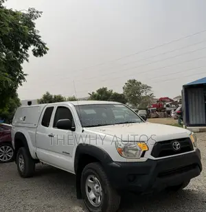 Toyota Tacoma PreRunner V6 4dr Access Cab 6.1 ft. SB (4.0L 6cyl 5A)