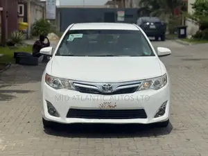 Toyota Camry LE 4dr Sedan (2.5L 4cyl 6A) 2012 White