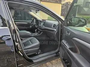 Toyota Highlander XLE V6 4x4 (3.5L 6cyl 6A) 2016 Black