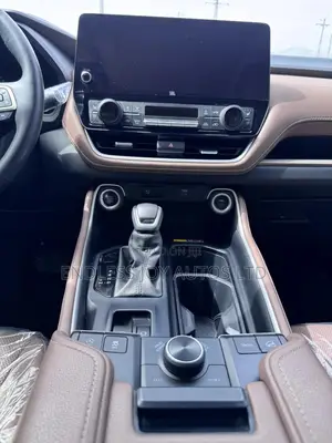 Toyota Highlander Platinum AWD 2024 Red