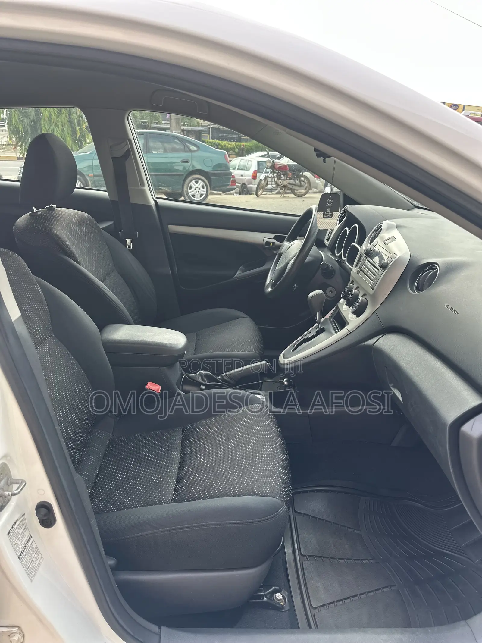 Pontiac Vibe 2009 White