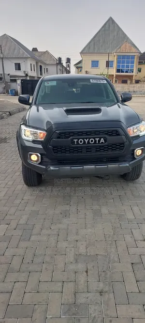 Toyota Tacoma SR5 2017 Gray