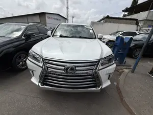 Lexus LX 570 AWD 2019 White