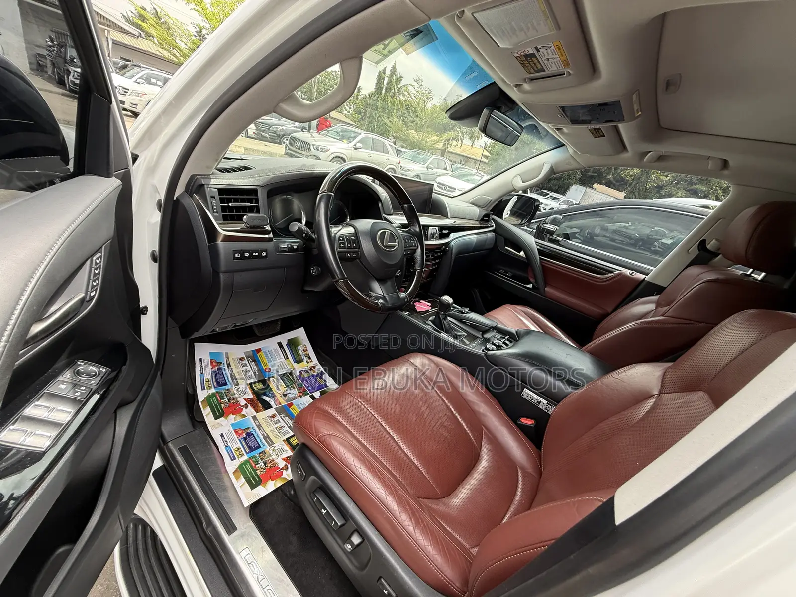 Lexus LX 570 AWD 2019 White