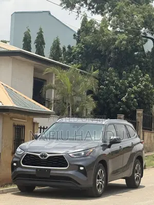 Toyota Highlander 2023 Gray
