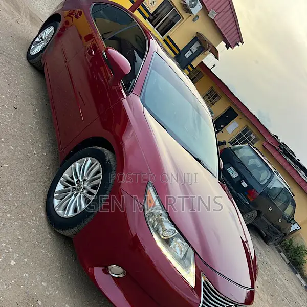 Lexus ES 2014 Red