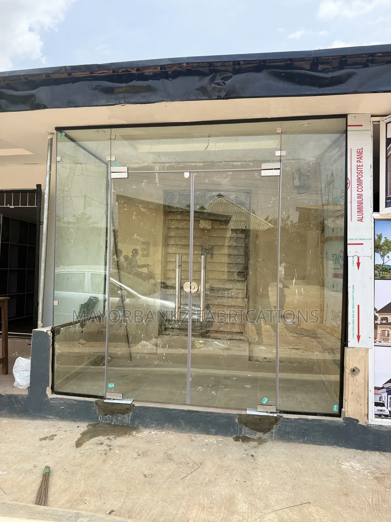 Office Frontier/ Partition With Silver Accesories