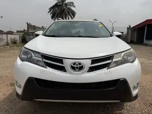 Toyota RAV4 XLE 4dr SUV (2.5L 4cyl 6A) 2014 White