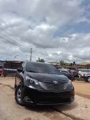 Toyota Sienna LE 7-Passenger Mobility 4dr Minivan (3.5L 6cyl 6A) 2014