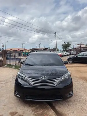 Toyota Sienna LE 7-Passenger Mobility 4dr Minivan (3.5L 6cyl 6A) 2014