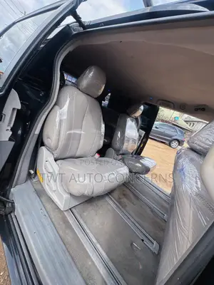 Toyota Sienna LE 7-Passenger Mobility 4dr Minivan (3.5L 6cyl 6A) 2014