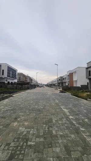 4bdrm Duplex in Maison De Grace, Warri for sale
