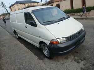 Toyota HiAce 2003 White
