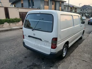 Toyota HiAce 2003 White