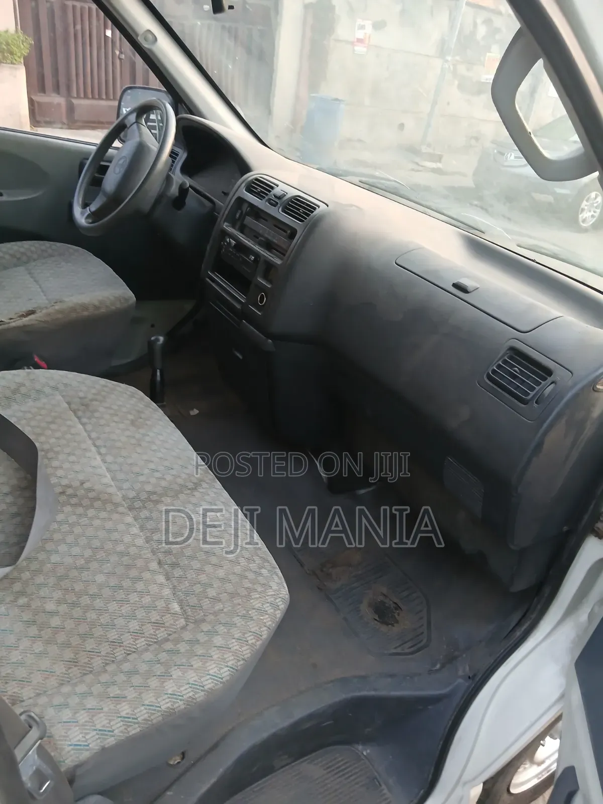 Toyota HiAce 2003 White