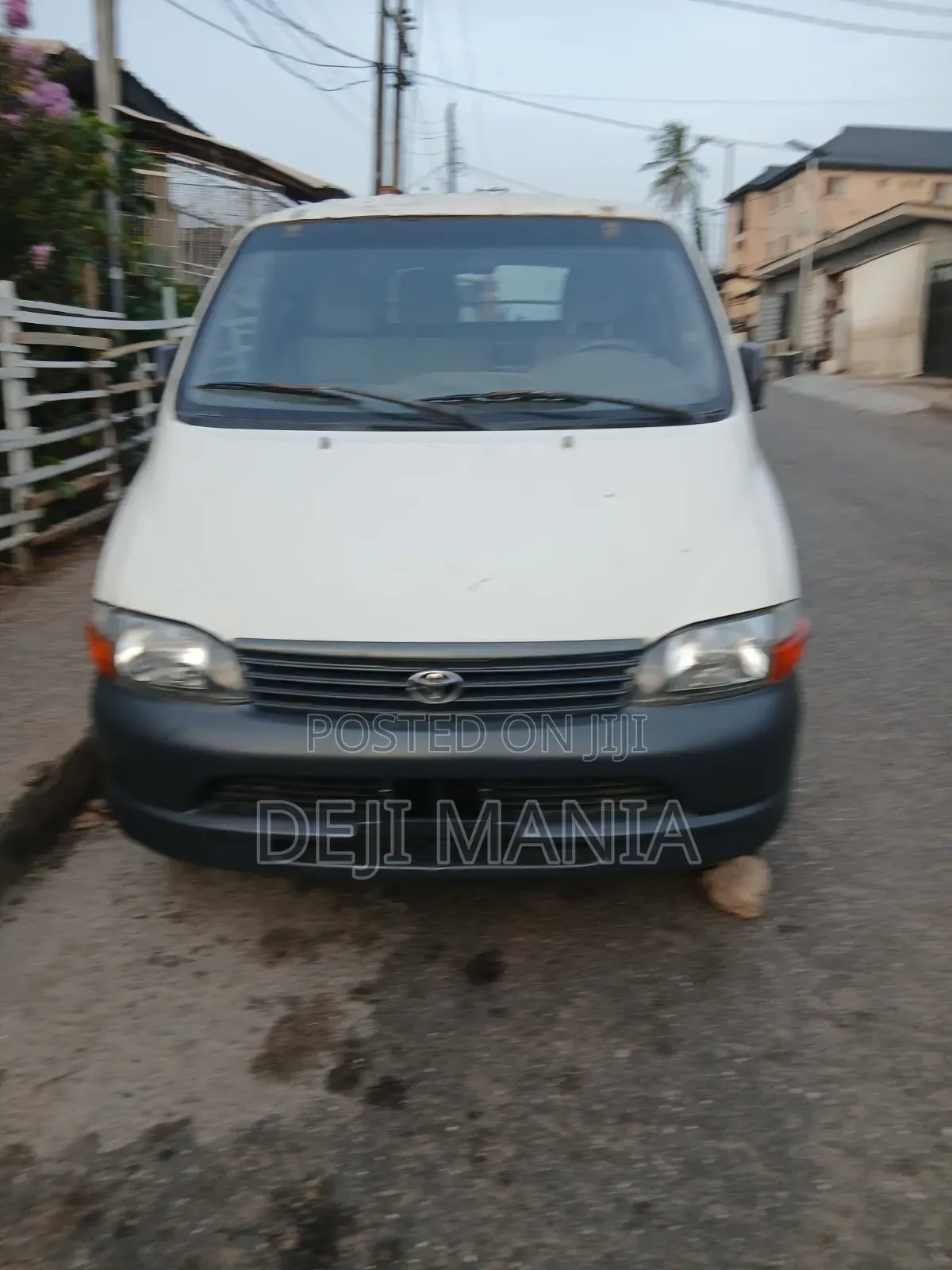 Toyota HiAce 2003 White
