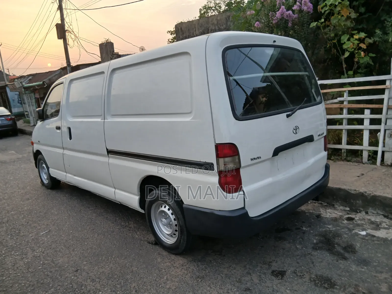 Toyota HiAce 2003 White