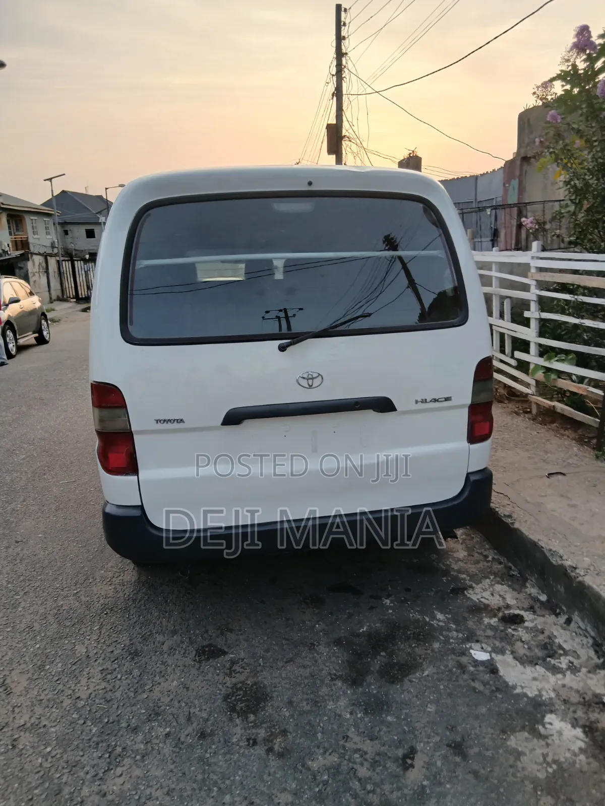 Toyota HiAce 2003 White