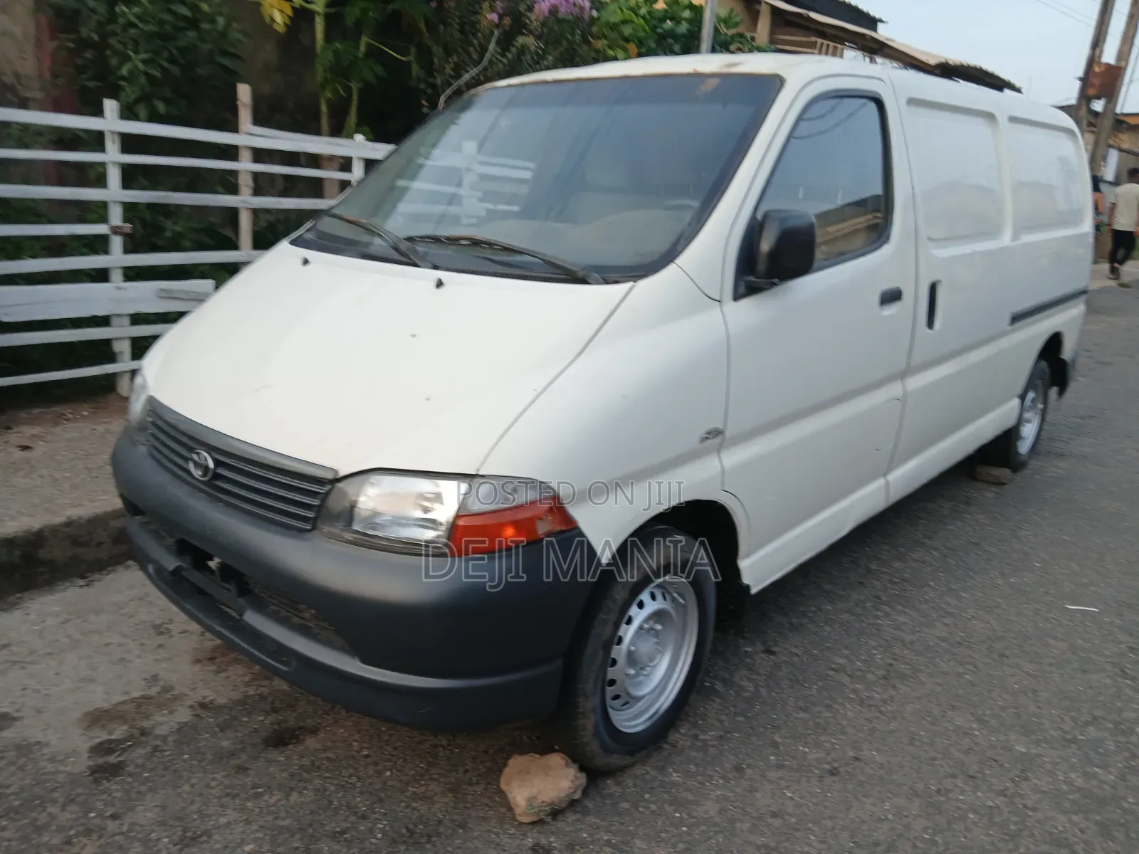 Toyota HiAce 2003 White